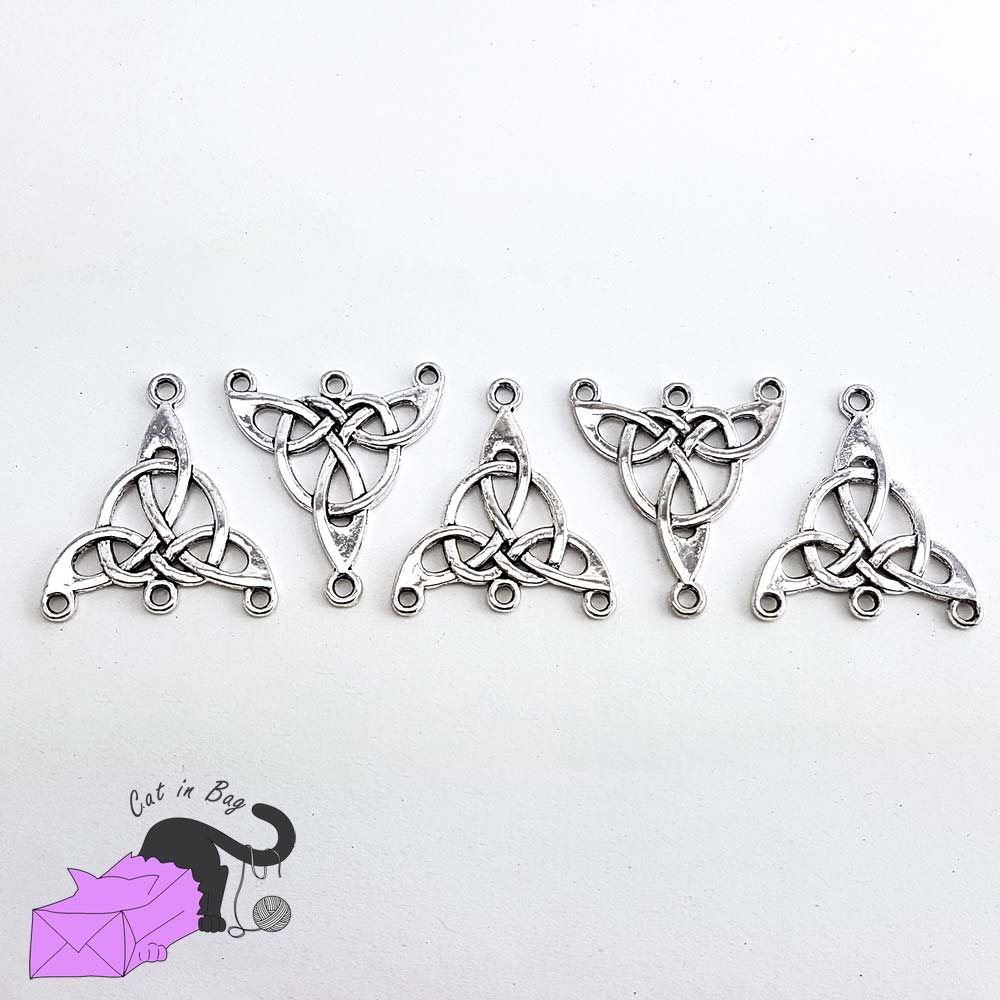 4 connectors chandelier with celtic knot