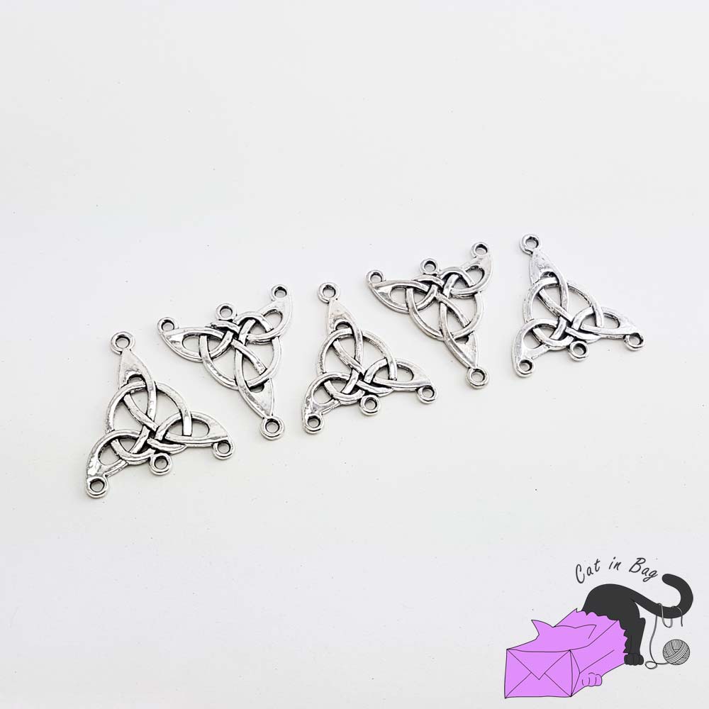 4 connectors chandelier with celtic knot