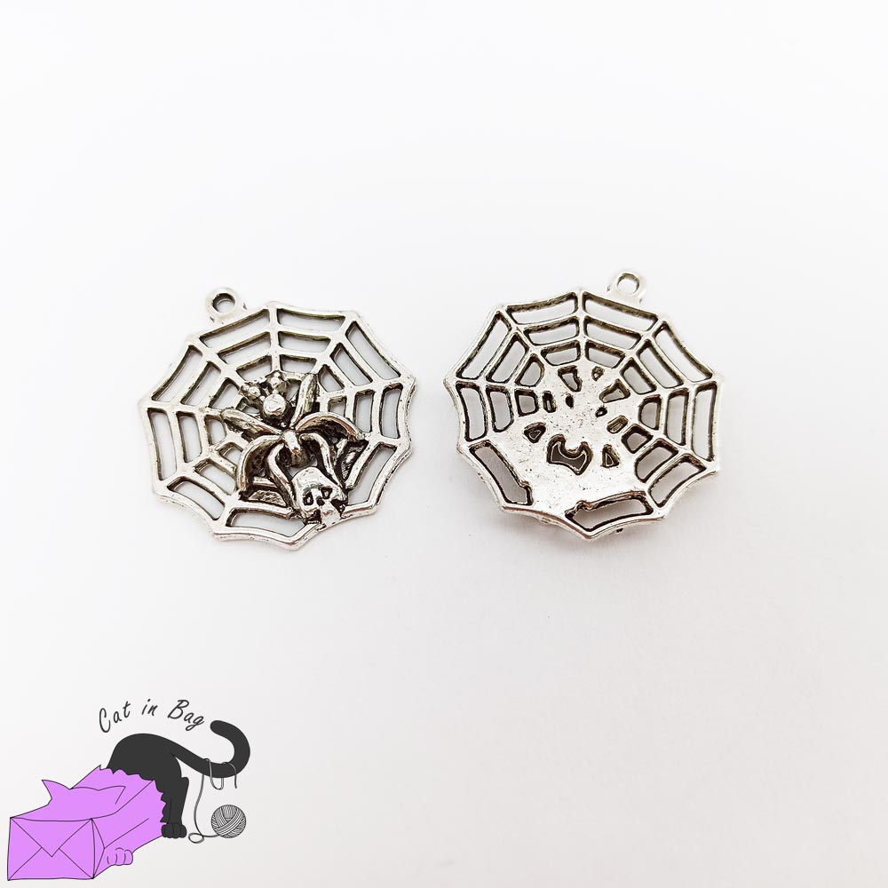 4 charms with cobweb, spider and skull