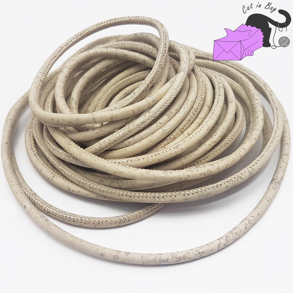 1 m of cork cord, antique white, 4-4,5 mm.