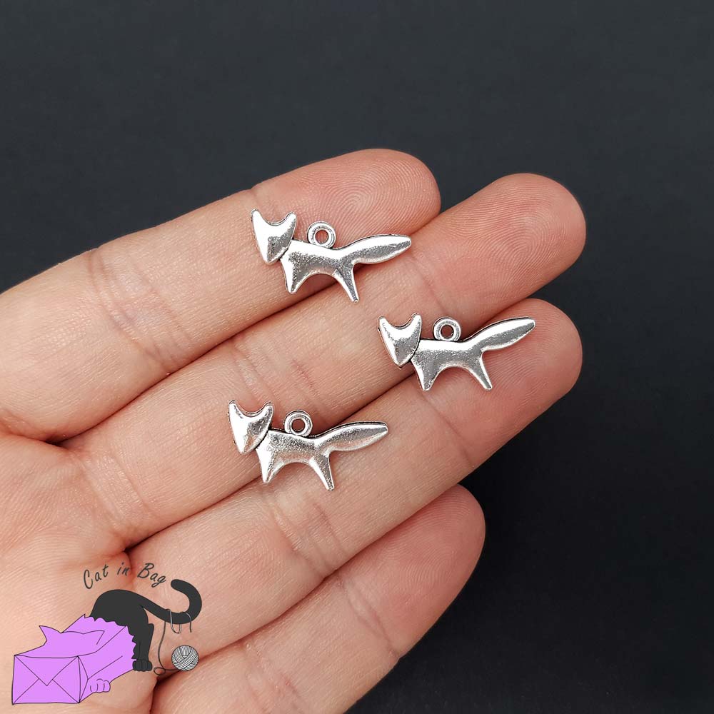 10 charms with fox