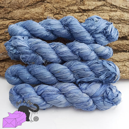 Blu antico, nastri di seta sari riciclati