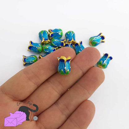 2 copriperla a forma di fiore in ottone smaltato