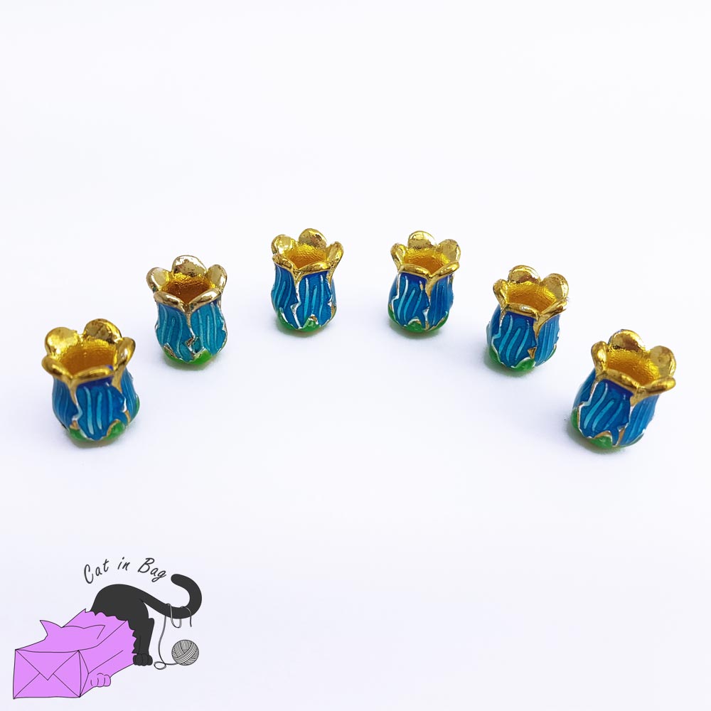 2 copriperla a forma di fiore in ottone smaltato
