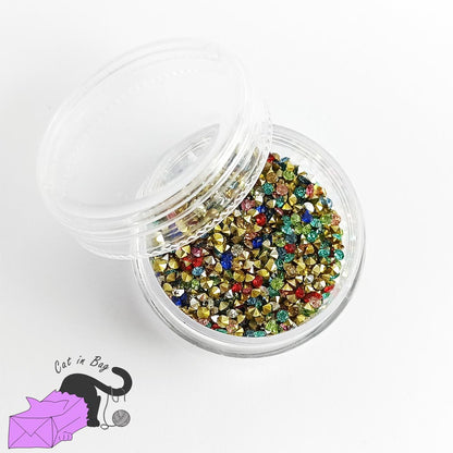 Micro cristalli grado AAA, mix di colori, taglio diamante, retro a punta.