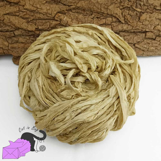 Crema, nastri di seta sari riciclati